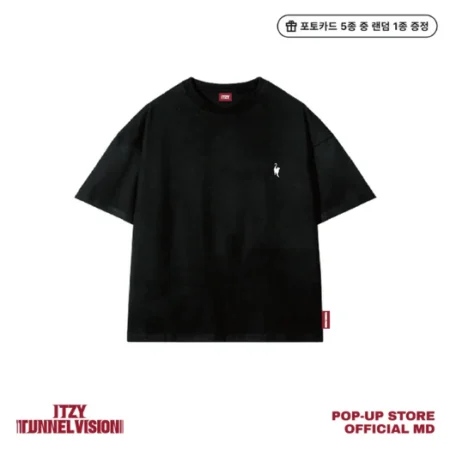 Official ITZY Tunnel Vision Pop Up Store short sleeve t-shirt in black XL/Free size.