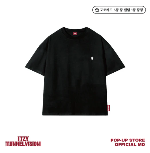 Official ITZY Tunnel Vision Pop Up Store short sleeve t-shirt in black XL/Free size.